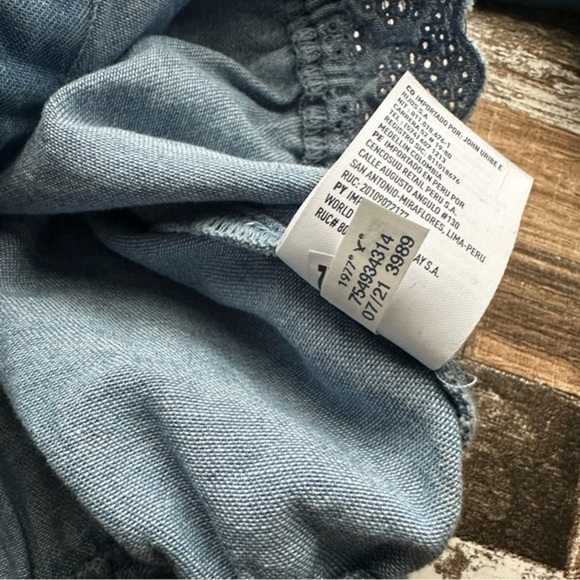 NWOT AE Lace Puff-Sleeve Chambray Cropped Blouse - Small - Picture 11 of 11